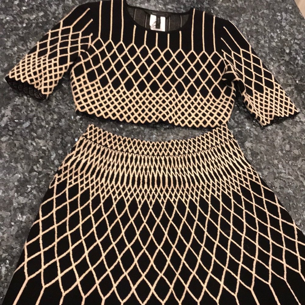 BCBG BLACK AND BEIGE SKIRT AND TOP